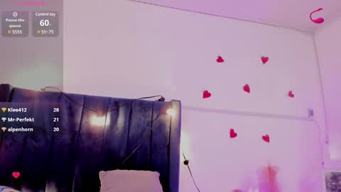 Snapshot of camilodoumit chatting on 03.07.25 CamiloDoumit online show from 03.07.25