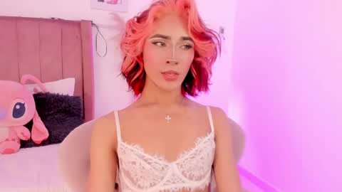 Snapshot of camilodoumit chatting on 10.12.25 CamiloDoumit online show from 10.12.25