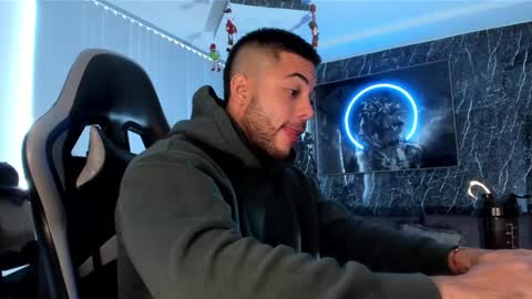 Snapshot of camilowatson chatting on 12.11.24 Camilo Watson online show from 12.11.24