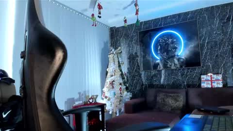 Snapshot of camilowatson chatting on 12.12.24 Camilo Watson online show from 12.12.24