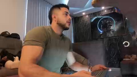 Snapshot of camilowatson chatting on 09.27.25 Camilo Watson online show from 09.27.25