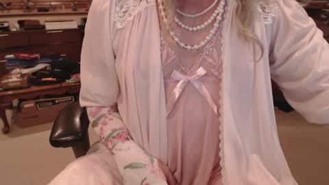 Snapshot of cammiecd chatting on 01.08.25 CammieCD online show from 01.08.25