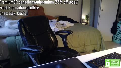 Snapshot of canadianstud18 chatting on 01.04.25 Devon online show from 01.04.25