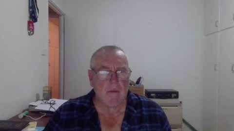 Snapshot of canberian chatting on 06.17.26 Canberian online show from 06.17.26