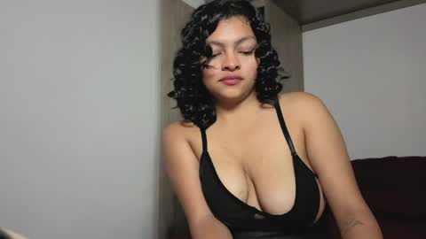 Snapshot of candela___ chatting on 05.31.26 Cancela online show from 05.31.26