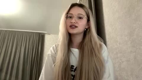 Snapshot of candelariahile chatting on 02.03.26 candelariahile online show from 02.03.26