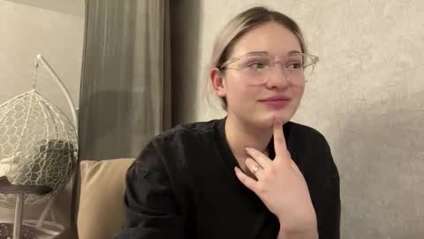 Snapshot of candelariahile chatting on 02.18.26 candelariahile online show from 02.18.26