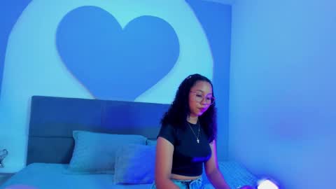 Snapshot of candy_brunette_18 chatting on 10.13.25 Candy online show from 10.13.25