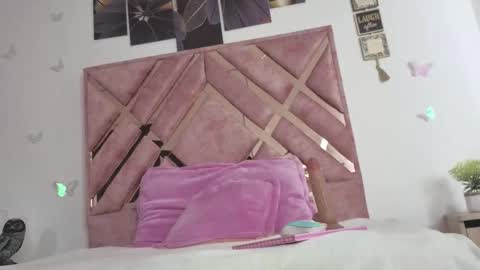 Im ChloeJoin The Fan Club online show from 02.25.26