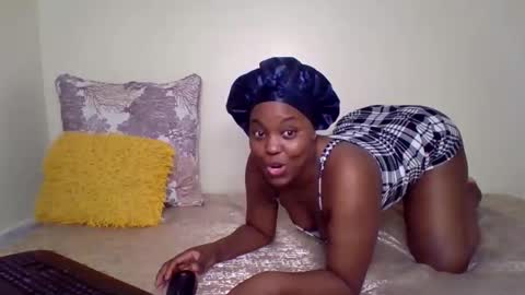 Snapshot of candy_curves chatting on 02.27.26 candy online show from 02.27.26