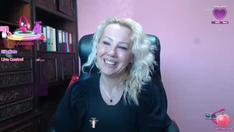 Snapshot of candy_hellenx chatting on 04.12.26 candy_hellenx online show from 04.12.26