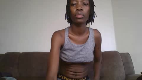 Snapshot of candy_vibe chatting on 10.05.25 candy_vibe online show from 10.05.25