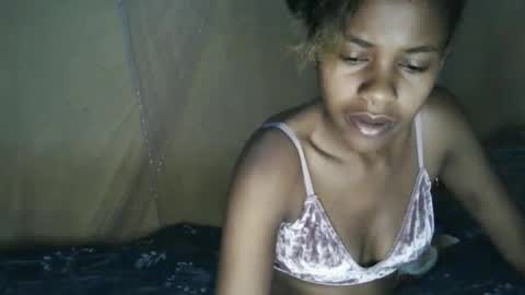 Snapshot of candybrown001 chatting on 10.06.25 candybrown001 online show from 10.06.25