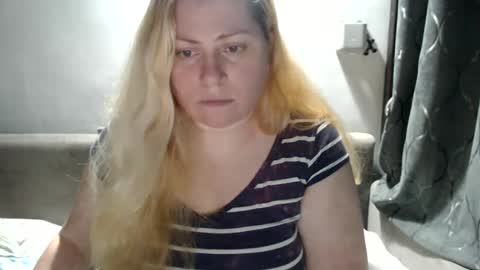 Laura online show from 02.12.25