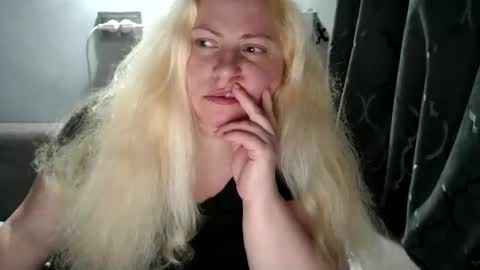 Laura online show from 03.10.25