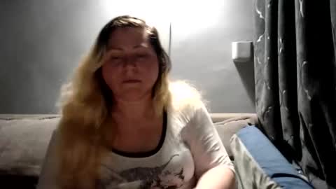 Laura online show from 04.15.26