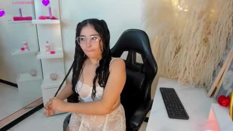 Snapshot of candyjoness_ chatting on 09.17.25 Candy online show from 09.17.25