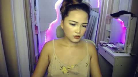 Snapshot of candylovergirl chatting on 04.21.26 leahlex 3 online show from 04.21.26