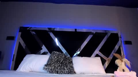 candyluxury_ online show from 02.15.25