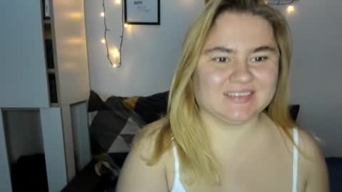 Snapshot of candymilas chatting on 12.02.24 candymilas online show from 12.02.24