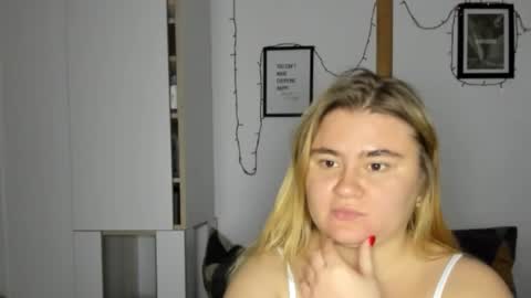 Snapshot of candymilas chatting on 12.02.24 candymilas online show from 12.02.24