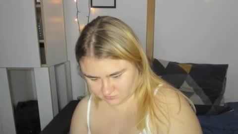 Snapshot of candymilas chatting on 12.05.24 candymilas online show from 12.05.24