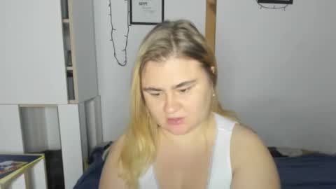 Snapshot of candymilas chatting on 12.10.24 candymilas online show from 12.10.24