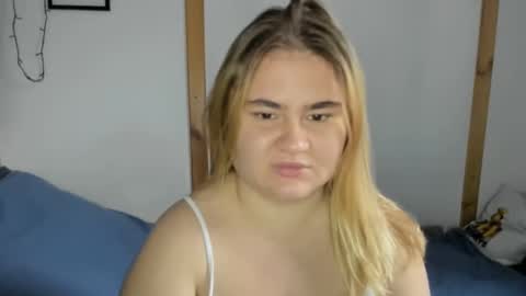 Snapshot of candymilas chatting on 12.17.24 candymilas online show from 12.17.24