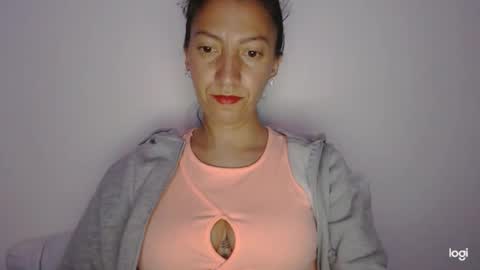 Snapshot of candymilfff chatting on 12.17.24 candymilfff online show from 12.17.24