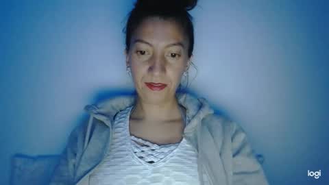 Snapshot of candymilfff chatting on 12.18.24 candymilfff online show from 12.18.24