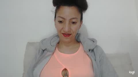 Snapshot of candymilfff chatting on 01.02.25 candymilfff online show from 01.02.25