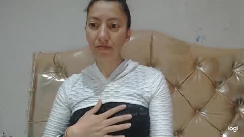 Snapshot of candymilfff chatting on 02.18.25 candymilfff online show from 02.18.25