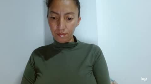 Snapshot of candymilfff chatting on 09.15.25 candymilfff online show from 09.15.25