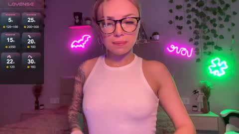 Snapshot of candyrass chatting on 05.26.26 Candy online show from 05.26.26