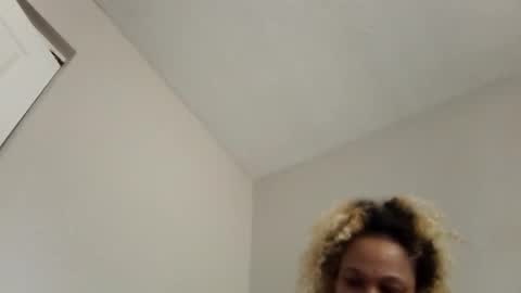 Snapshot of candyredxo2024 chatting on 10.02.25 candyredxo2024 online show from 10.02.25