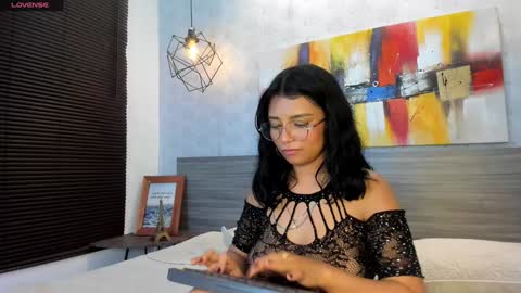 Candys Victoria online show from 01.08.25
