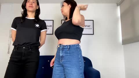 Snapshot of candyxtreo chatting on 09.30.25 Gabriela K girl online show from 09.30.25