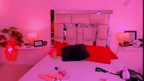 Snapshot of candyygirl_1 chatting on 09.29.25 Candy online show from 09.29.25