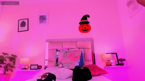 Snapshot of candyygirl_1 chatting on 10.10.25 Candy online show from 10.10.25