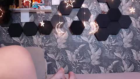 Snapshot of candyyyyrio chatting on 10.13.25 Mia online show from 10.13.25