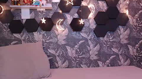 Snapshot of candyyyyrio chatting on 02.27.26 Mia online show from 02.27.26