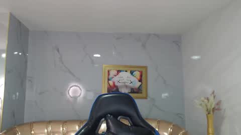 Snapshot of canela_s1 chatting on 10.29.25 canela_s1 online show from 10.29.25