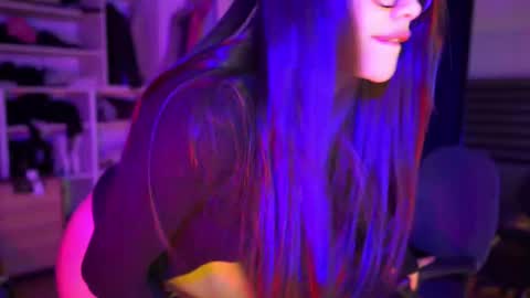 Snapshot of capriciousqueen chatting on 10.08.25 Miyah online show from 10.08.25