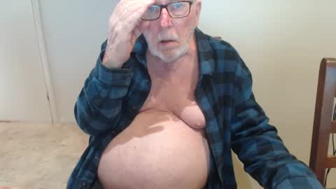 Snapshot of capt5105 chatting on 02.16.25 capt5105 online show from 02.16.25