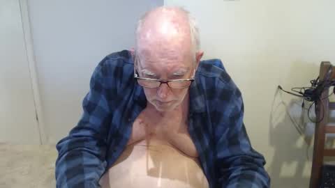 Snapshot of capt5105 chatting on 02.16.26 capt5105 online show from 02.16.26