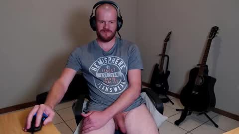 Snapshot of capt_booty chatting on 11.06.25 capt_booty online show from 11.06.25