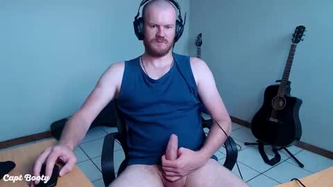 Snapshot of capt_booty chatting on 11.07.25 capt_booty online show from 11.07.25