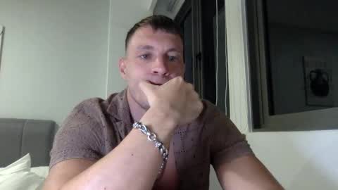 Snapshot of capt_oliver chatting on 01.02.25 follow my twitter online show from 01.02.25