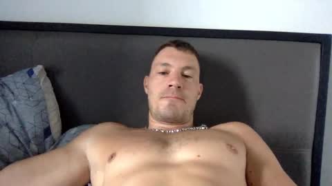 Snapshot of capt_oliver chatting on 03.10.25 follow my twitter online show from 03.10.25