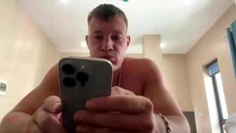 Snapshot of capt_oliver chatting on 09.12.25 follow my twitter online show from 09.12.25